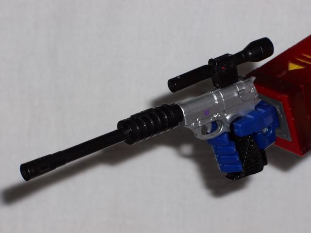 Masterpiece Optimus Prime - holding gun